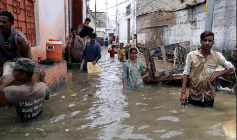 Мусонни дъждове взеха десетки жертви и блокираха магистрали в Пакистан - 1
