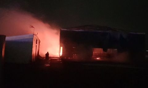 Пожар в цех за пластмаса край Пловдив - 1