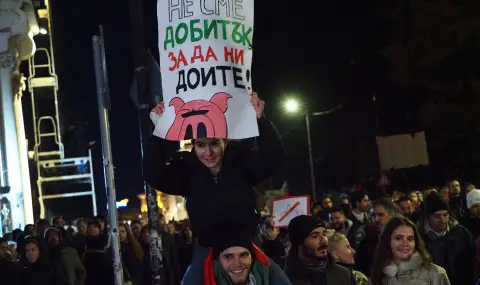 Поредната бутафория: какво цели Пеевски с контрапротестите - 1