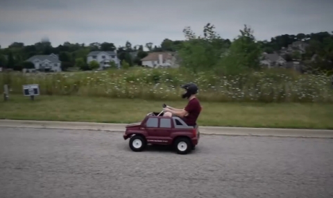 Над 60 км/ч с детски автомобил (видео) - 1