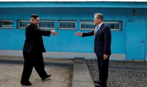 South Korea offers historic peace treaty to North Korea - 1