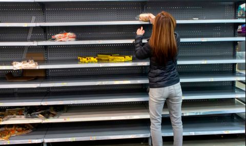 Британците грабят основни хранителни стоки от магазините - 1