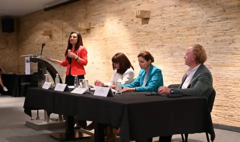 Министър Ефремова към социалните работници: Вие сте армия, на която хората могат да разчитат - 1