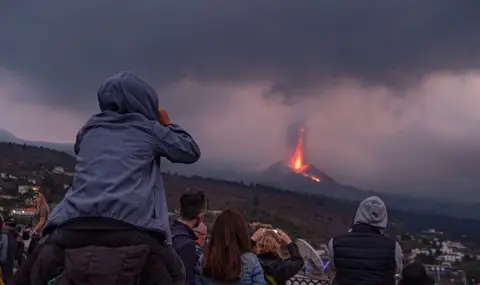 Извънредно положение над Северна Европа! Исландски вулкан изригна зрелищно - 1