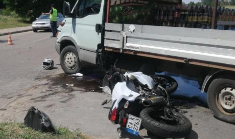 Мотоциклетист пострада при тежка катастрофа в Лом - 1