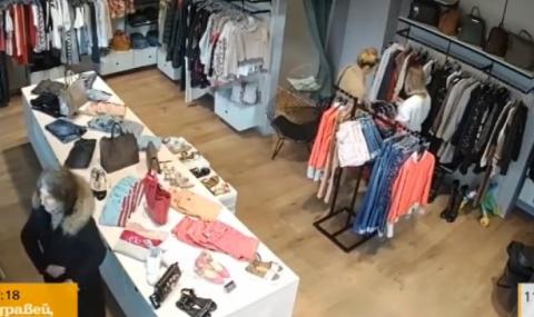 Две жени продължават да крадат скъпи дрехи в Бургас (ВИДЕО) - 1