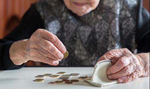 Вдигат социалната пенсия за старост от 25 декември - 1