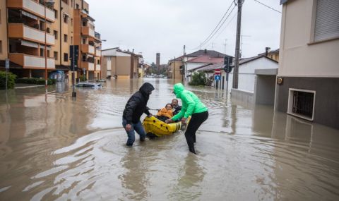 Опустошителни наводнения в Италия, хиляди евакуирани - 1