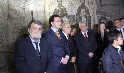 Българската делегация се поклони на гроба на свети Кирил в Рим - 1