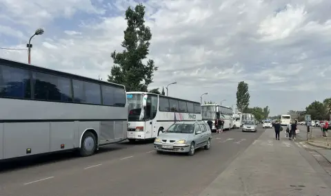 Вдигнаха блокадата на пътя Русе-Свиленград край Гълъбово - 1