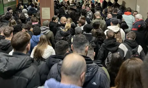 Метрото е препълнено заради протеста - 1