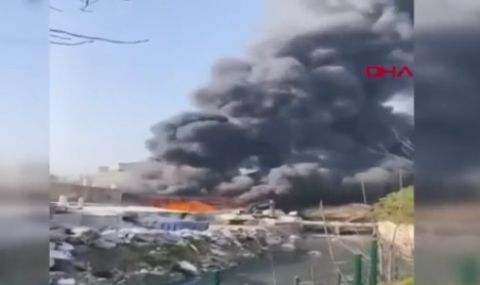 Огромен пожар избухна в европейската част на Истанбул - 1