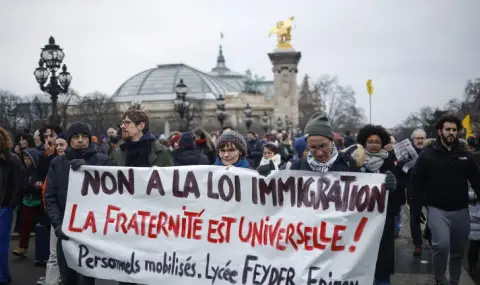 Протести във Франция срещу новия закон за имиграцията ВИДЕО - 1