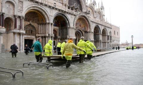 Криза във Венеция - водата още нагоре (СНИМКИ) - 1