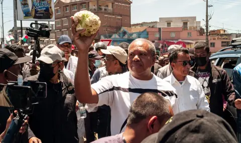 Опозицията в Мадагаскар настоява президентът да освободи протестиращите - 1