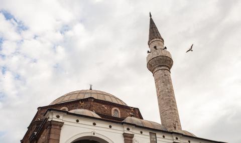 Турски джамии пуснаха италианска партизанска песен - 1