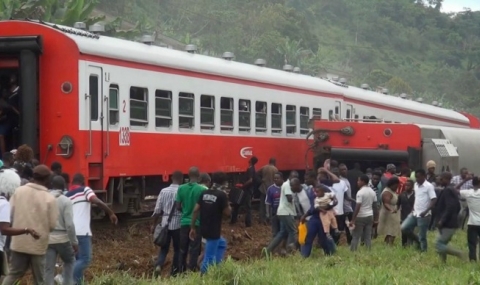 Влак дерайлира в Камерун, десетки загинали - 1