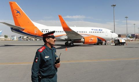 12 души са станали жертви на хаоса на летището в Кабул - 1