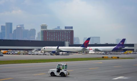 Инцидент с два самолета международното летище "Логан" в Бостън - 1