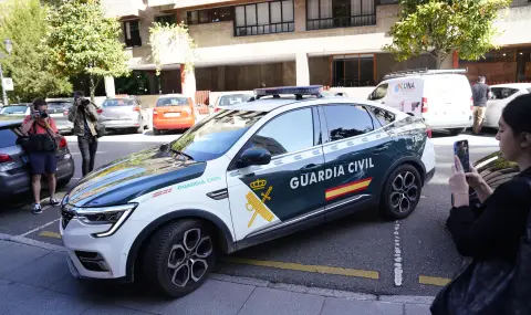 13 ранени след автомобилен инцидент пред стадион в Барселона - 1