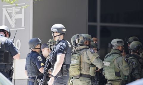 Един човек е загинал, а най-малко трима други са били ранени при стрелба в центъра на Атланта - 1