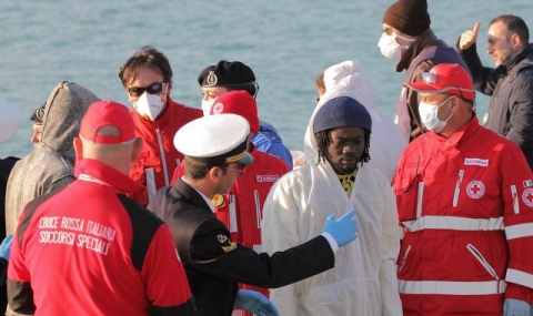 1300 бежанци бяха спасени в Италия - 1