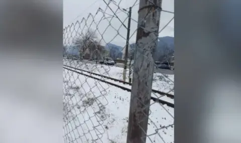Отрязаха оградата по жп линията във Враца, поставена след смъртта на 16-годишен