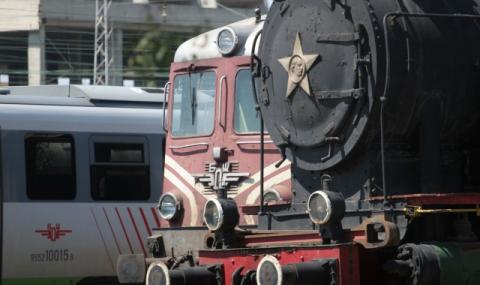 Локомотив на пътнически влак се запали край Павликени - 1