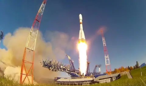 Russia launches Soyuz rocket with spacecraft for defense purposes  - 1