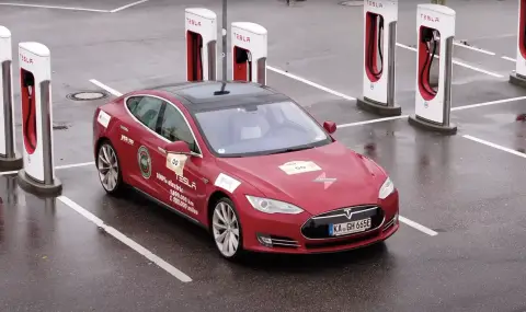 Колко електромотора са нужни на Tesla, за да измине 1.9 милиона километра - 1