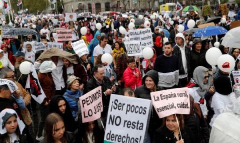 Десетки хиляди на протест в Испания - 1