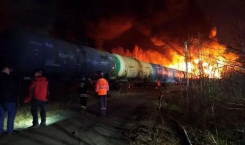 20 вагона дерайлираха край Свердловск, горят седем цистерни - 1
