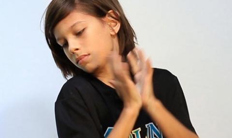 9-годишен счупи световния рекорд за най-много ръкопляскания в минута (ВИДЕО) - 1