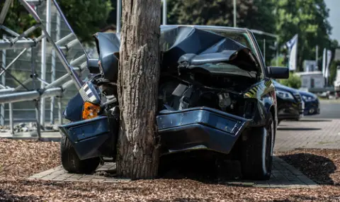 A car crashed into a tree and caught fire, the driver died on the spot  - 1