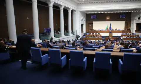  Румен Радев, вицепремиерът Александър Пулев и още 11 министри ще участват в редовния парламентарен контрол - 1