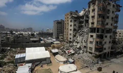 Израел атакува пункт за разпределение на хуманитарна помощ в Газа, най-малко 26 са загиналите  - 1