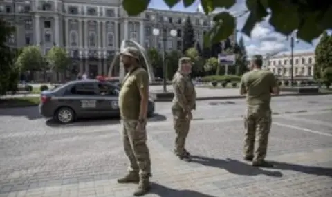 Arrest in Chernihiv: Ukrainian woman gave burgers with a bomb to the military - 1