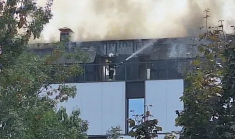Fire on the roof of a new building in Druzhba 2 - 1