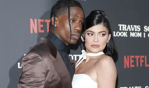 Травис Скот възпя бюста на бившата си Кайли Дженър (СНИМКИ) - 1