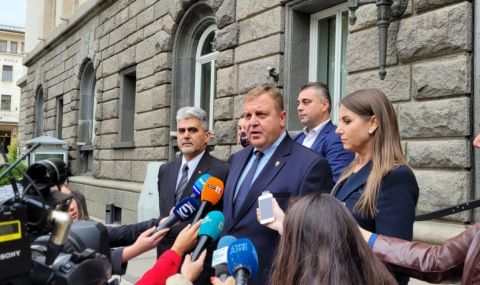 Двойката на ВМРО се регистрира за изборите - 1