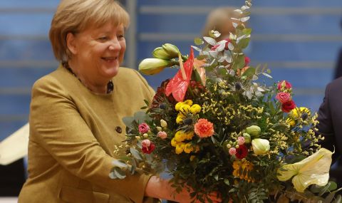 Изпращат Меркел с рок парче на Нина Хаген (ВИДЕО) - 1