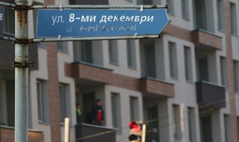 Мъж опита да влезе с джипа си в заведение в София - 1
