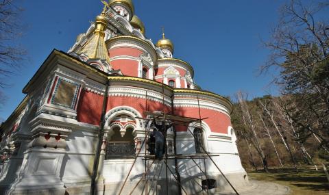 Разпада се камбанарията в Шипченския манастир - 1