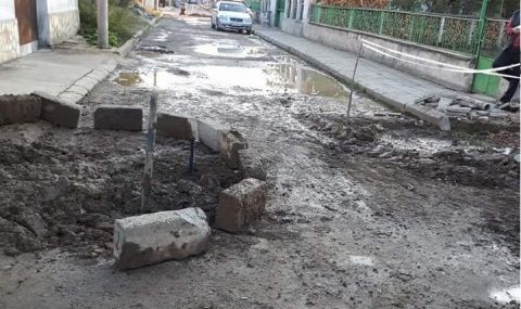 Година по-късно: Ежеседмичните ВиК аварии в град Баня продължават  - 1