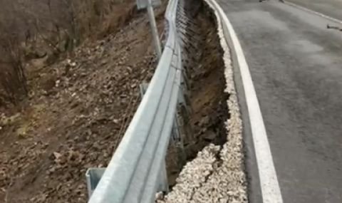 Пропадна пътят Кричим – Девин, ремонтиран миналата година - 1