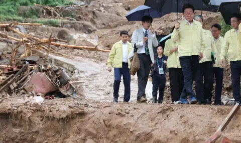 Южна Корея задейства кризисен план след смъртоносните валежи в страната - 1