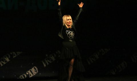 Лили Иванова на сцената в Русе: Невероятна емоция е да бъдем в този роден за мен край - 1