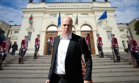 Слави Трифонов: Това не е новогодишна програма, а обективната истина за българския политически живот - 1