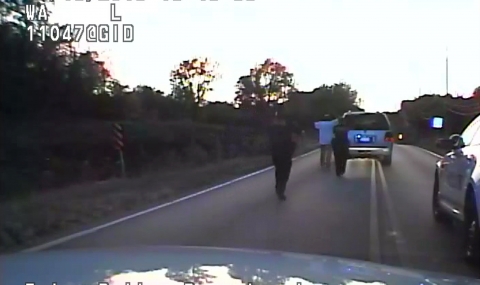 Видео показва как US полицай застрелва невъоръжен чернокож - 1
