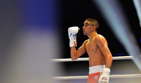 Мохамед Али дебютира в профи бокса с победа срещу българин - 1